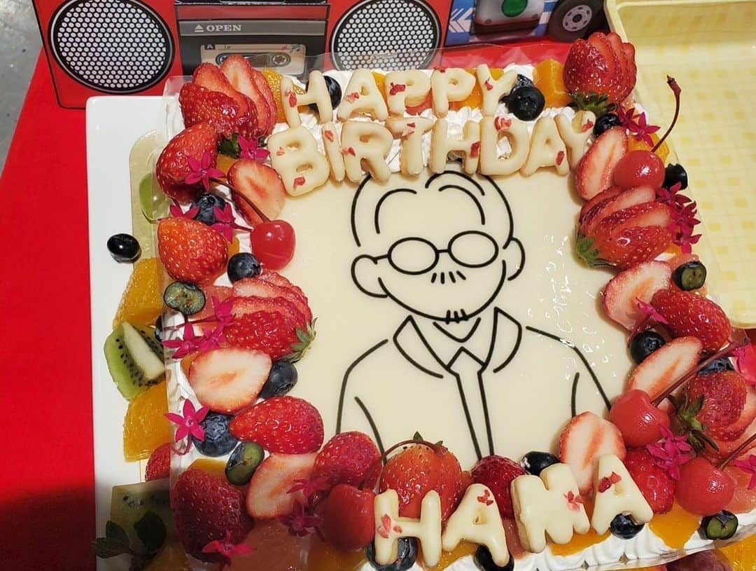 ハマ・オカモトさんのインスタグラム写真 - (ハマ・オカモトInstagram)「🎂 飛んできたネギをキャッチしたりしたご褒美に チャーハンで祝っていただき、 その翌週にケーキでも祝ってもらいました。 チームハマスカありがとうございます、 4月からもやるぞー🎉🤝」3月16日 12時04分 - hama_okamoto