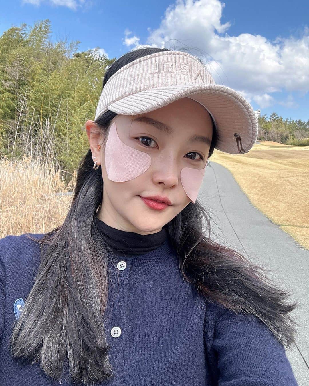 ハ・ウンジンのインスタグラム：「⠀ 구름이 너무 예뻤던 하늘이랑 ⠀ 18홀을 깔깔대며 순삭시켜준 언니들이랑💛 진짜 완벽했던 란딩이요따⛳️ #다산베아체cc」