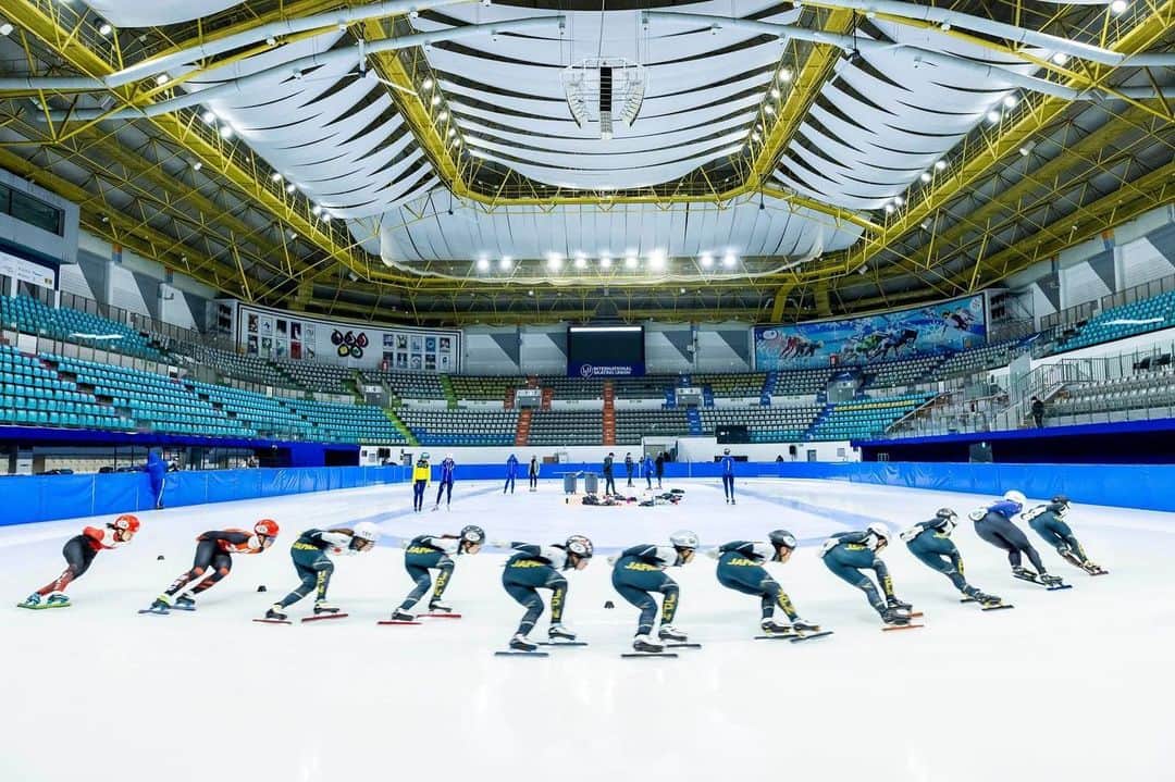 渡邊啓太さんのインスタグラム写真 - (渡邊啓太Instagram)「結果報告⛸❄️  ———  KB ISU World Short Track  Championships 2023 Seoul 📍Mokdong ice rink  ——— 🇰🇷 많은 응원 감사합니다!  여러분을 만나서 기뻤습니다! 🇨🇳 感谢你的支持 很高兴见到大家！ ----------  皆さん沢山の 応援ありがとうございました！  Mixed Team Relay  5000mリレー 5位  ---------  ここまで一緒に戦うことができた チームジャパンに感謝しています！🇯🇵⛸  ショートトラック大国である 韓国での開催ということもあり 満席の観客席・熱狂的な応援を感じ アスリートとして幸せな空間を味わえました🙇‍♂️  ----------  メダル獲得という目標を 達成できなかったことは STにとって厳しい状況を変えることが できない結果になってしまったと思います。  今回の試合の雰囲気を感じ 改めてオリンピックの場で最大の パフォーマンスを出して表彰台に立ちたいと感じました。  ----------  個人的に厳しい環境では ありますが、サポートしてくださる 所属先・スポンサー・サプライヤーの 方々から背中を押してもらいもう少し がんばらせてもらいたいと思います⛸🔥  #ショートトラック #阪南大学 #谷歯科 #徳丸農園 #感謝 #ありがとう #大阪 #松原市 #堺市 #宮崎 #高鍋町 #グローバルwifi #nosh #winzone #スポンサー #募集 #韓国 #ソウル #世界選手権 #쇼트트랙 #shorttrack #顔晴ろう #감사합니다 #謝謝」3月16日 17時43分 - kwatanabe18