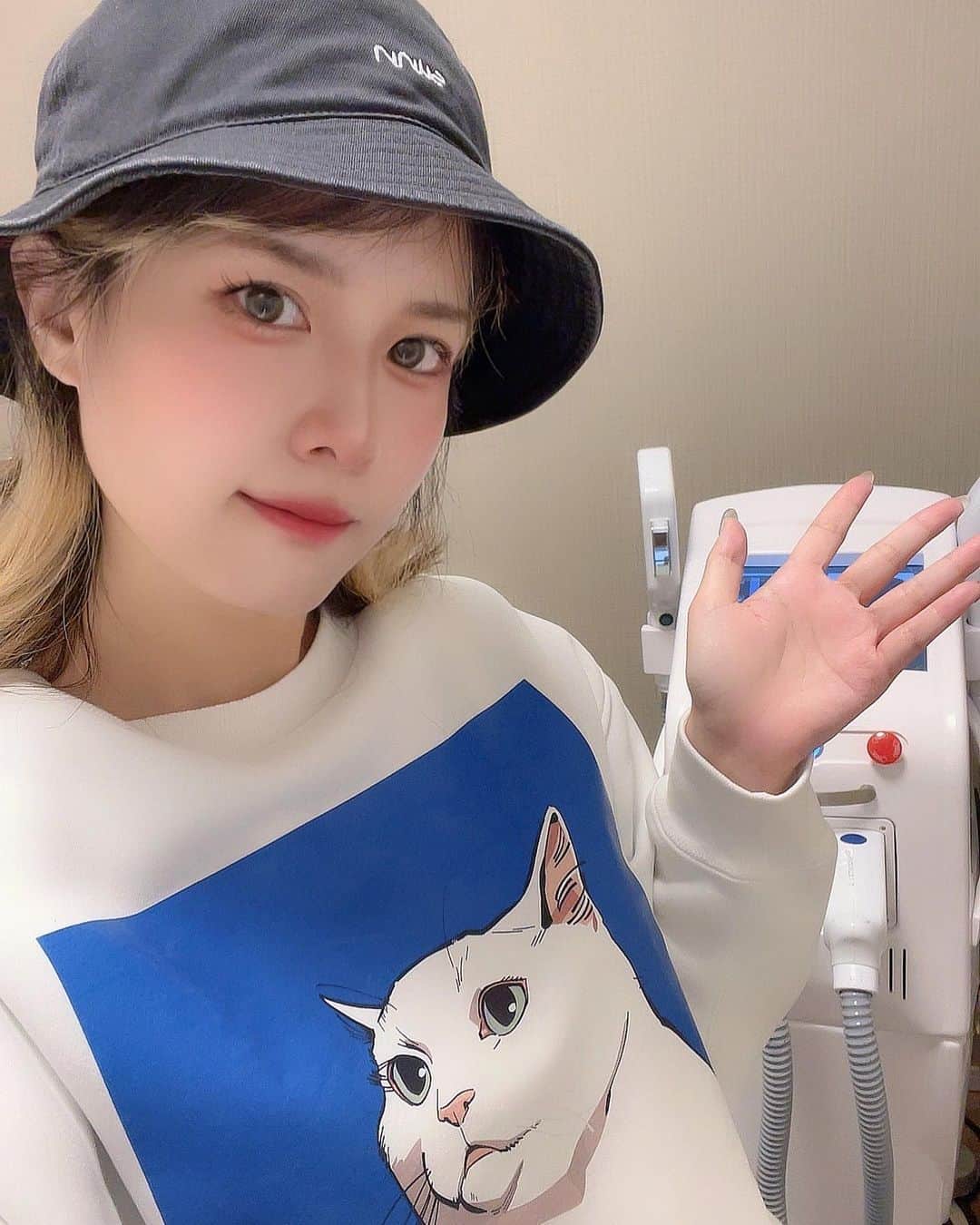 七瀬さくらのインスタグラム：「全身脱毛してきました❕❕  もうすぐ夏！（気が早い）　  今の時期こそ全身脱毛して夏に備えよう！ VIOは絶対に男女共にやった方が良いよ〜（老後の為にも）と言い続けてる私ですが、夏に近付くとさらに思う…☀️  水着、露出の高い服、否応にも見える脇や足、これは脱毛するっきゃないでしょ🩱🌊  市ヶ谷駅から徒歩5分🚃 「NIGHTINGALE Private Salon」さんに行ってきました。 超綺麗で新しいオシャレな建物の中にあるプライベートサロン。 オーナーさんも施術担当の女性もとても優しくて丁寧に対応していただきました💮 おしゃべり大好きな私に付き合っていただき、ありがとうございます。  施術の流れもスムーズで、VIOもほぼ痛みなく最後まで楽しく施術していただきました💓  顔の脱毛も際までしっかりやっていただき、うなじもギリギリまで綺麗にしていただきました。 全身脱毛すると体全体が一歩レベルアップしたような気持ちになるのですきです✌️  メンズ脱毛も🆗なので、是非お近くの方は行ってみて下さいね🫶🏻  PR @hotaru_haruxx #メンズ脱毛 #全身脱毛 #ヒゲ脱毛 #VIO #NIGHTINGALE #市ヶ谷脱毛 #東京脱毛 #脱毛サロン」