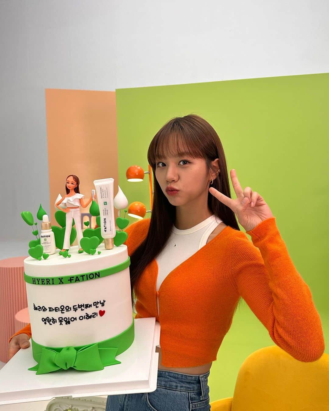 ヘリ のインスタグラム：「나도 좋아해 파티온…🧡💚」