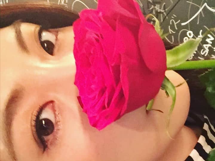 知英のインスタグラム：「JY = 知英  벌써 7주년….🌹 #最後のサヨナラ」