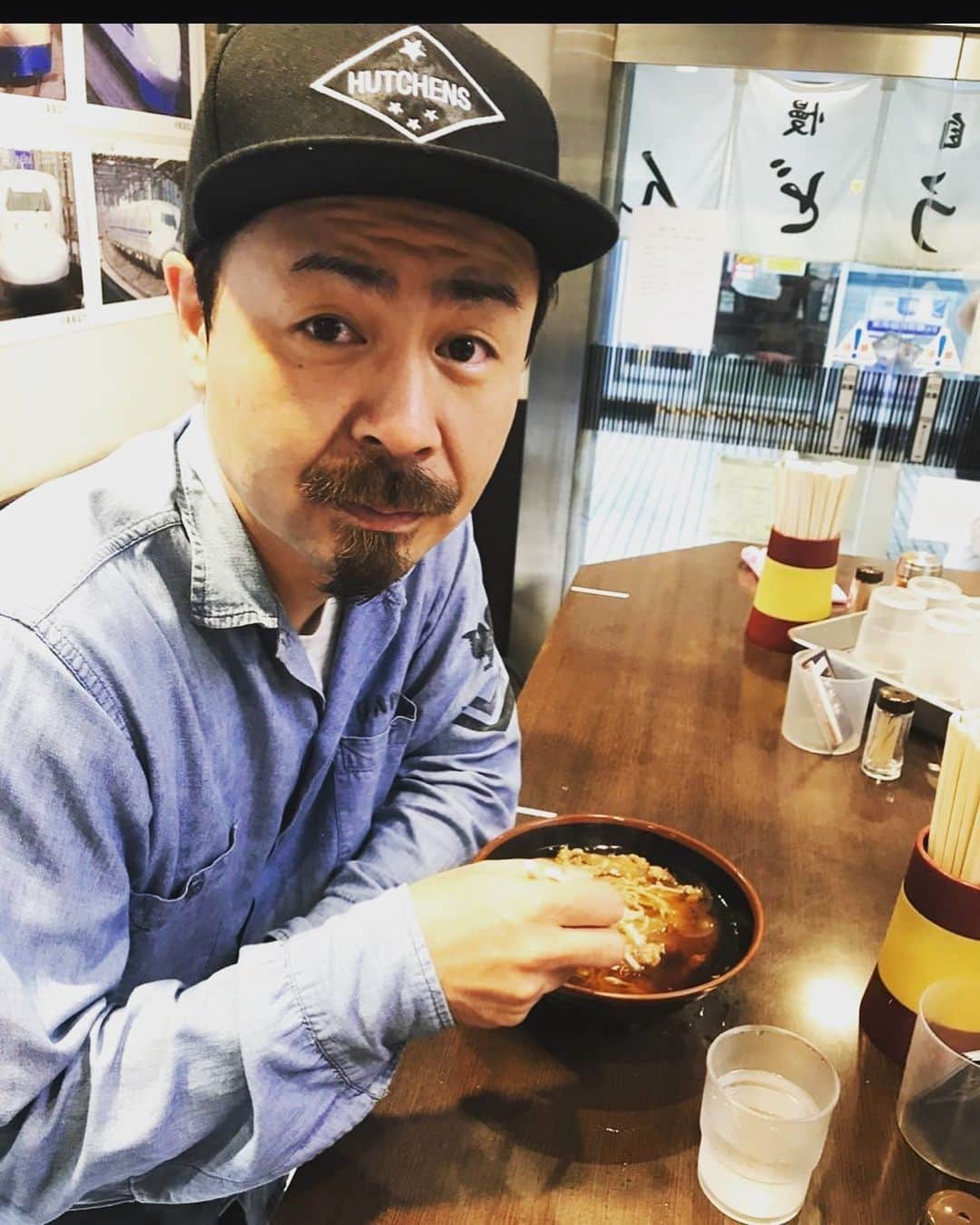 こーいちのインスタグラム：「いわきのライブハウスは酸素提供してないんですかってくらい酸欠でしんどくもあり懐かしい感じがエモかったので写真で表したらどれかなって思ったらコレかなって。  ほないわきまたな！」