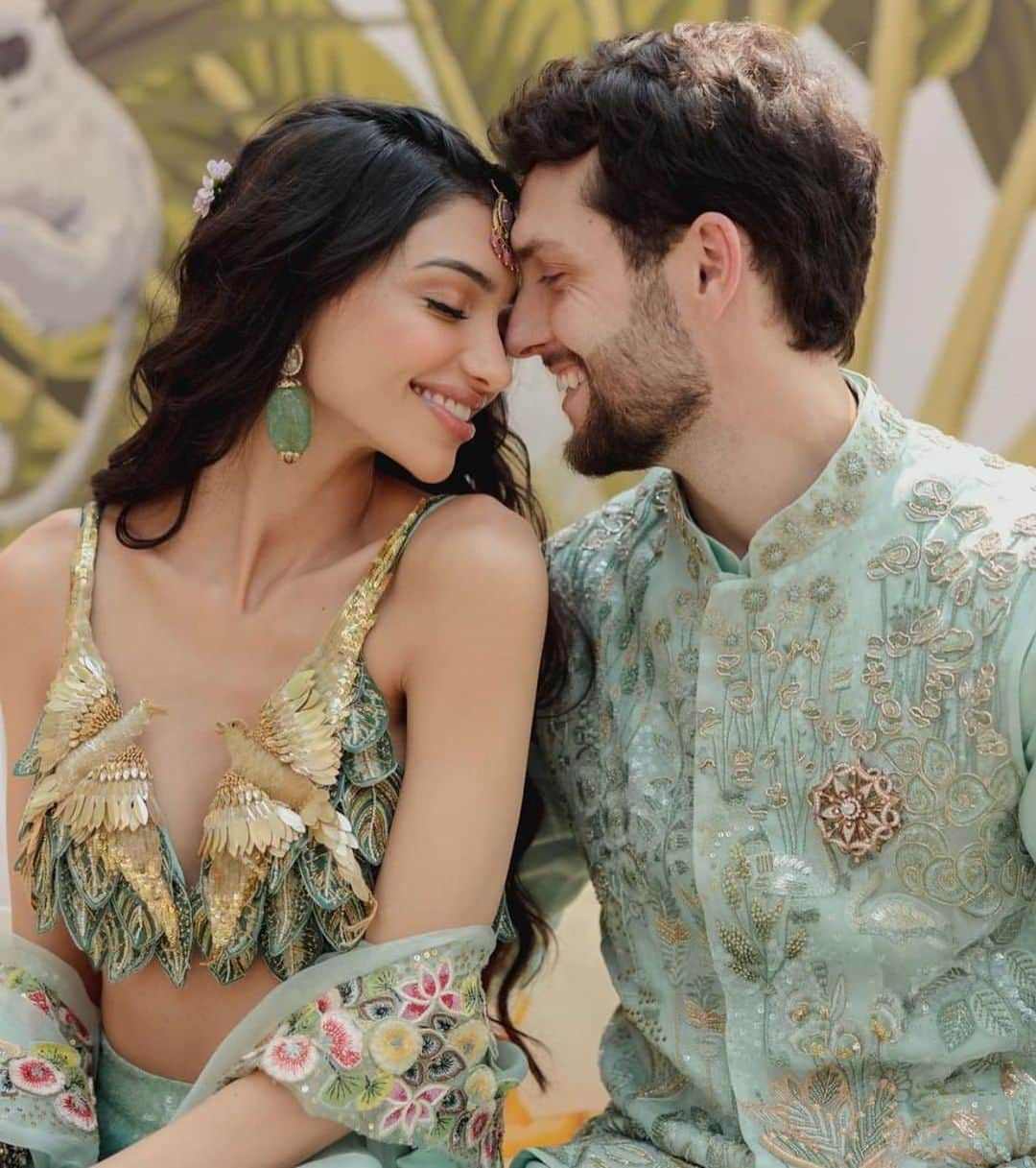 のインスタグラム：「Love 💕 birds 🕊 this gorgeous couple !  #indianstreetfashion @indianstreetfashion #indianwedding #weddings #wedding #weddingsofinstagram #instawedding  #bridesofindia #bridesofinstagram #indianbridaloutfit #bridaloutfit #weddinglook  #bridestyle #jewellery #weddinginspo #weddingplanner #weddingblogger #couture #weddingjewellery #stylefile #bridalbeauty #weddingseason #indiandesigner #indianfashion」