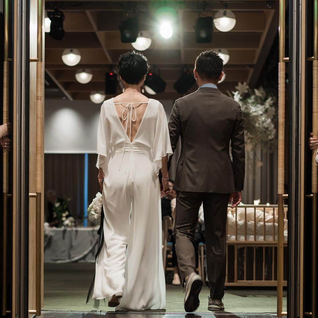 Magnolia Whiteさんのインスタグラム写真 - (Magnolia WhiteInstagram)「・ backstyle♡♡  ざっくりと開いた背中に、ストラップでポイントをプラス。 バックスタイルもスタイリッシュで目を引くコーディネートに🌿  dress:  @airebarcelona  WADDOX accessory @magnoliawhite_jewelry」3月16日 13時17分 - magnoliawhite_official