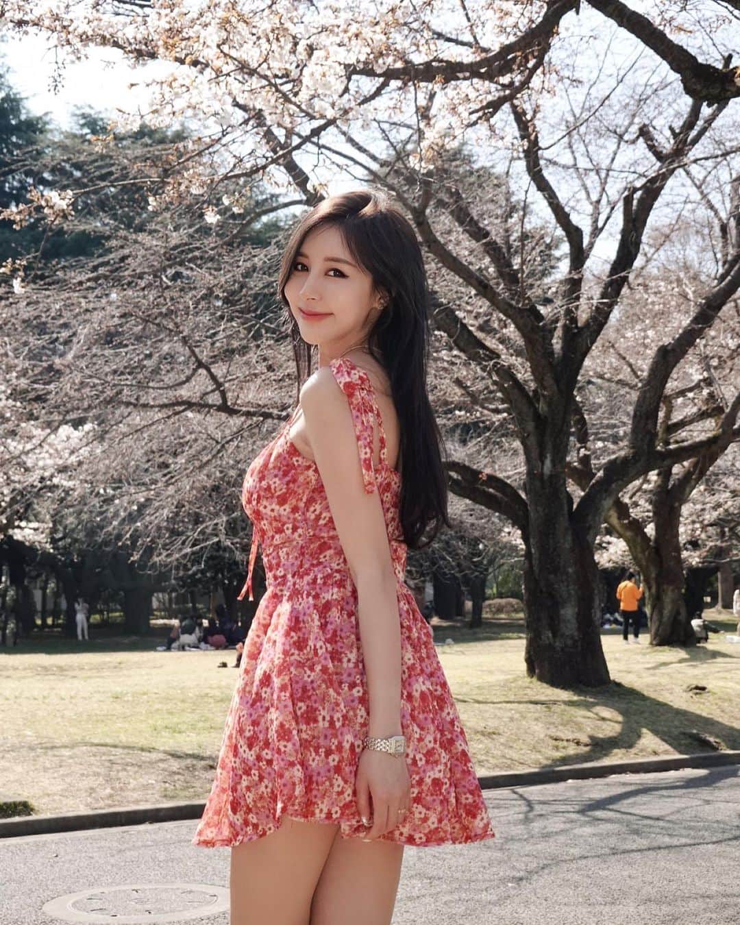 リタ（瑞塔兒）のインスタグラム：「追櫻花的女子🌸 #代代木公園」