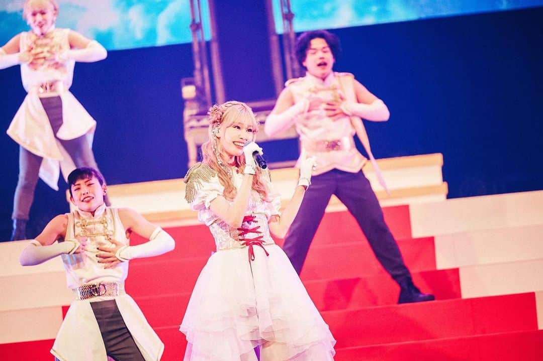 浅場佳苗のインスタグラム：「🎀💐💜☝️✨ ・ #ユアマジェライブ #ユアマジェ #ユアマジェスティ #tokyo #japan #dancemusic #dancepop #edm #singer #songwriter #シンガーソングライター #弾き語り #フレキシタリアン #ゆるヴィーガン #動物愛護 #サスティナブル #エコ #地球にやさしいミュージシャン #愛犬家 #beatmania #iidx #LoL #tiktok #浅場佳苗 #kanaeasaba」