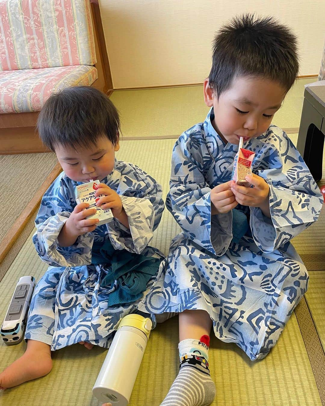 田中明日菜さんのインスタグラム写真 - (田中明日菜Instagram)「. Happy Birthday RIKU🥰 陸もすっかりお兄ちゃん👦 4歳おめでとう🥳🎂㊗️🎉 岳もスクスク成長中👶 これからも兄弟仲良く健やかに🫶 甥っ子バカより🐸」3月16日 13時57分 - asunatanaka