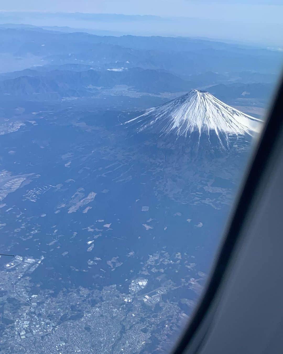 クワイエット・ストームのインスタグラム：「Sky is the limit! Mount Fuji 💪🏽 #mountfuji #godisgood #giglife」