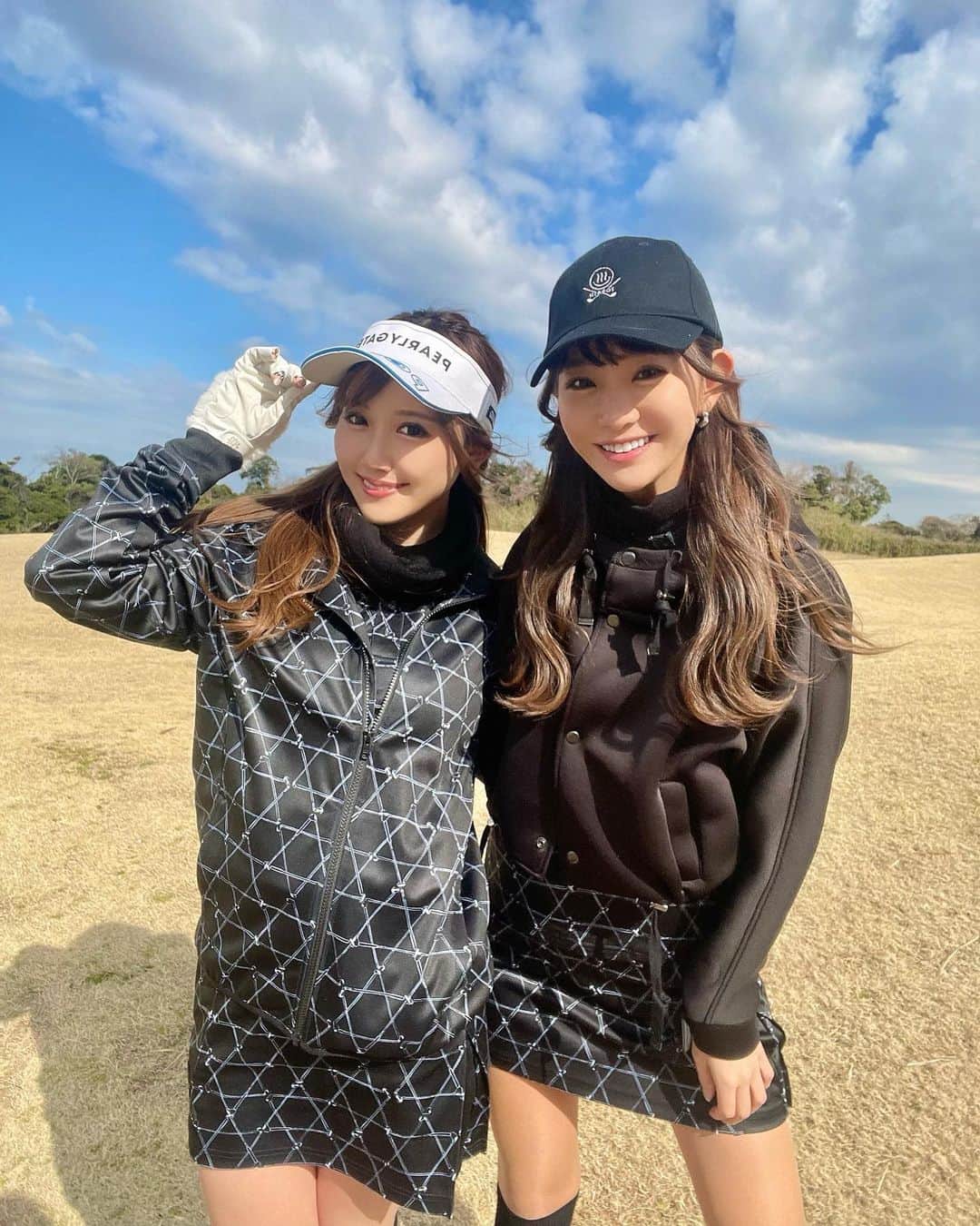 のインスタグラム：「おはようございます☀(昼 2日連続ゴルフで爆睡🫠 都内帰ってきてから友達と夜ご飯行ったんだけど、多分その時から目開いてなかった気がします🥹笑  一昨日はみどりさんえりこさんみたんとゴルフへ行ってきました🫶  この日は皆で @golf_spa_tobath  のウェアでゴルフ🫶 メンズもあります👌  可愛いがってくれる先輩達と可愛い後輩とゴルフできて幸せな日でした🥹💕  #ゴルフ #ゴルフ女子 #ゴルフ男子 #ゴルフウェア #ゴルフコーデ #골프패션　#クロップド丈 #ゴルフ初心者」