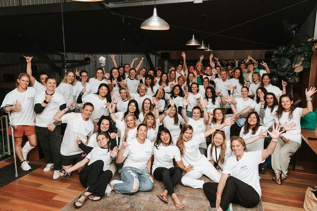 イリース・ケロンド・ナイトのインスタグラム：「Girls Go! @urbnsurf 🫶 Such a fun night to celebrate women in the water 🧜‍♀️ #internationalwomensweek 📸 @angiec.photography」