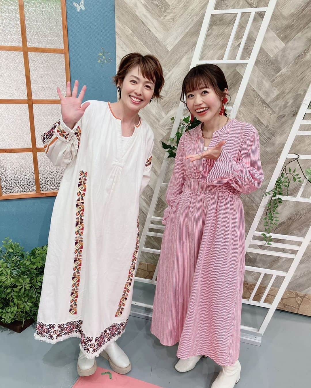 秋本ゆかりのインスタグラム：「火曜日のタダイマ！ いつも元気っこ！かわいいパワフルママ❣️すみれちゃんと☺️ いつか一緒にロケ行けたらいいな。。  . #rkb#タダイマ#生放送#福岡 #染矢すみれ ちゃん#秋本ゆかり」