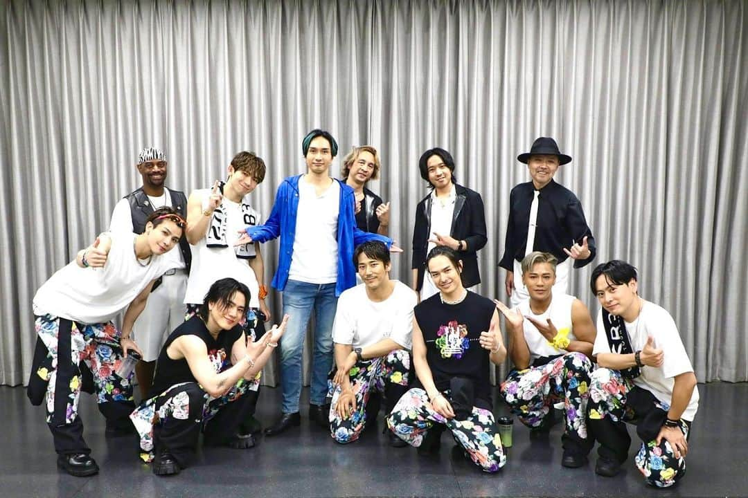 橘ケンチのインスタグラム：「三代目のライブを観に横浜アリーナに行ってきました😄  "STARS"〜Land of Promise〜  三代目の歴史と未来を感じることのできた素晴らしいライブ✨  ７人の久しぶりのアリーナでの姿にアガリました⤴️✨  お疲れ様でした👏👏👏  #三代目jsoulbrothers  #stars #landofpromise #横浜アリーナ #7」