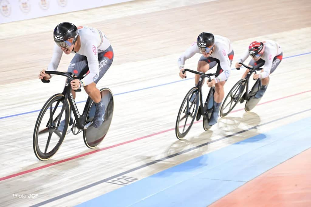 長迫吉拓さんのインスタグラム写真 - (長迫吉拓Instagram)「Bronze🥉medal in TeamSprint here in Cairo Egypt! A lot of people behind this and thank you for all the hard work🙏🏻   @japancyclingfederation  @hpcjc  ——————- @anchor_bridgestone  @oakleyjapan  @shimano_japan  @morinagatraininglab  @californiapalmhouse  @rxl_bike_jp  @sunmedical.official  @norzan.m」3月17日 1時35分 - yoshi993nagasako