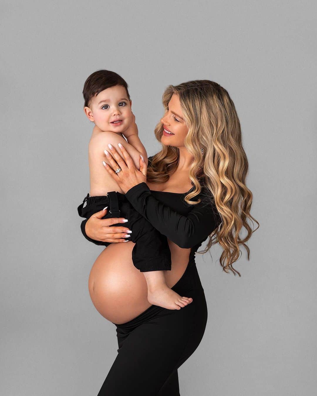 Stephanie Brantonのインスタグラム：「✨Baby Eva is just 10 days old and baby Mario is already the best big brother ever 💙🙏🥰🥹Throwback to when baby girl was still in my belly 💖 Photos by @victoriavitaphotography ✨」