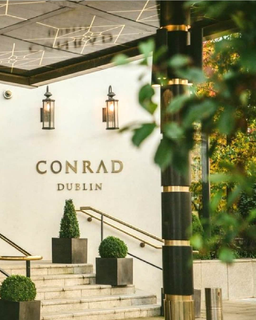 Conrad Hotelsのインスタグラム：「Discover spring in full bloom at @conrad_dublin.」