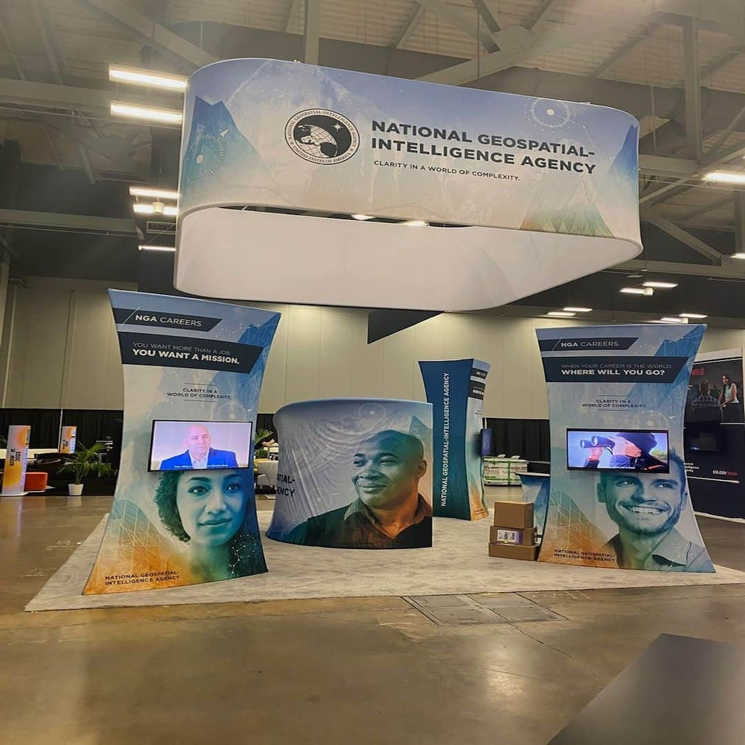 CIAさんのインスタグラム写真 - (CIAInstagram)「Great minds think alike! IC and federal partners @natreconofc, @nga_geoint @nsausgov, @nsfgov, and @faa were at #SXSW2023 to educate attendees on what we do and talk to them about opportunities to put their expertise to work.     #CIASXSW #SXSW #Technology #EmergingTech #STEM #STEAM」3月17日 2時30分 - cia