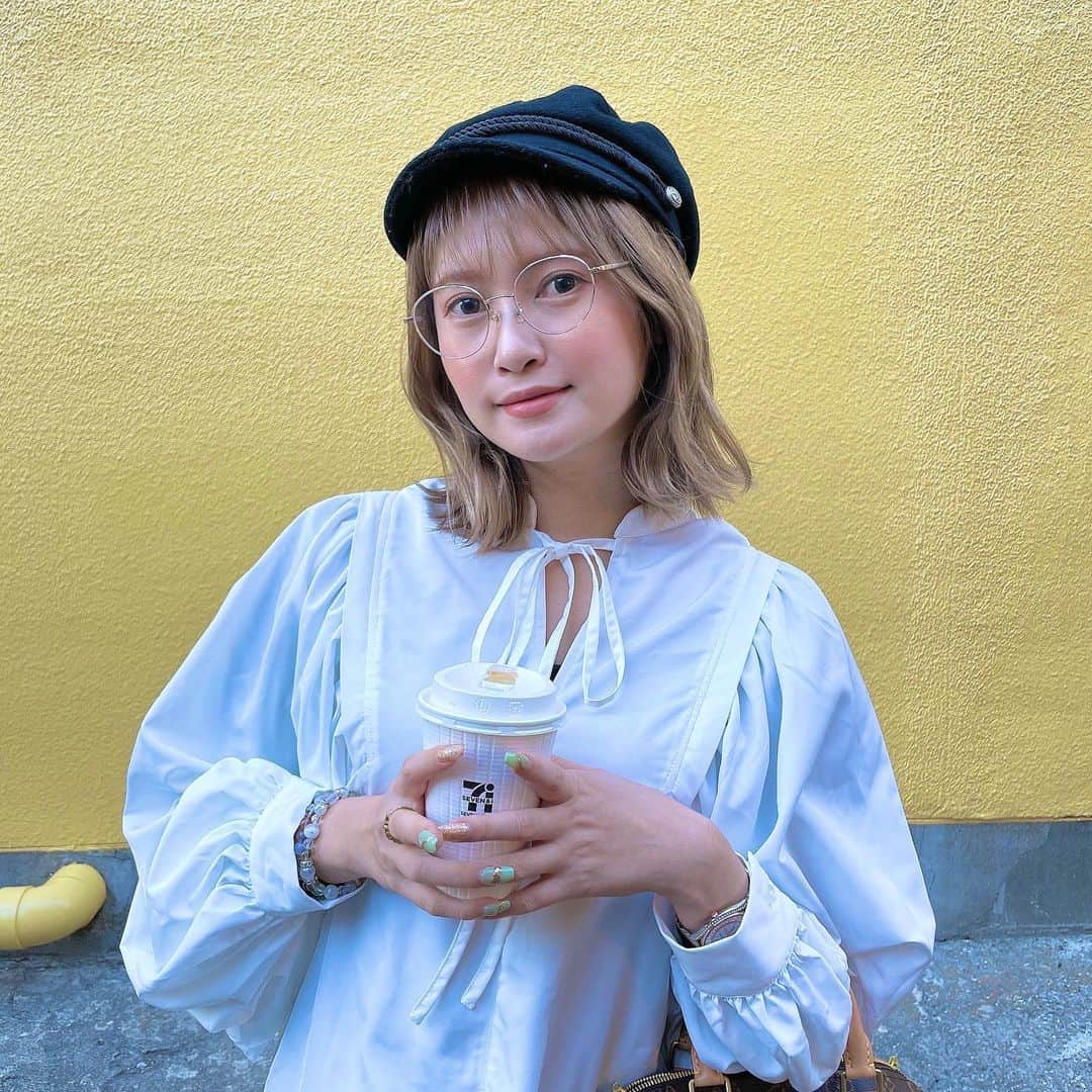 のインスタグラム：「📺オンエア情報です💡  3月18日 (土) 23時10分〜0時39分  NHK BS4K  『業界怪談シーズン３ 〜中の人だけ知っている〜』  美容師業界編に出演しておりますので 是非ご覧になっていただけると 嬉しいです🙏🏻✨  写真は作品と関係ありません。 花粉で目が腫れてメガネと帽子で出かけています。 皆さんも元気に過ごしてくださいね🌸  #オンエア　#業界怪談 #nhk #fyp」