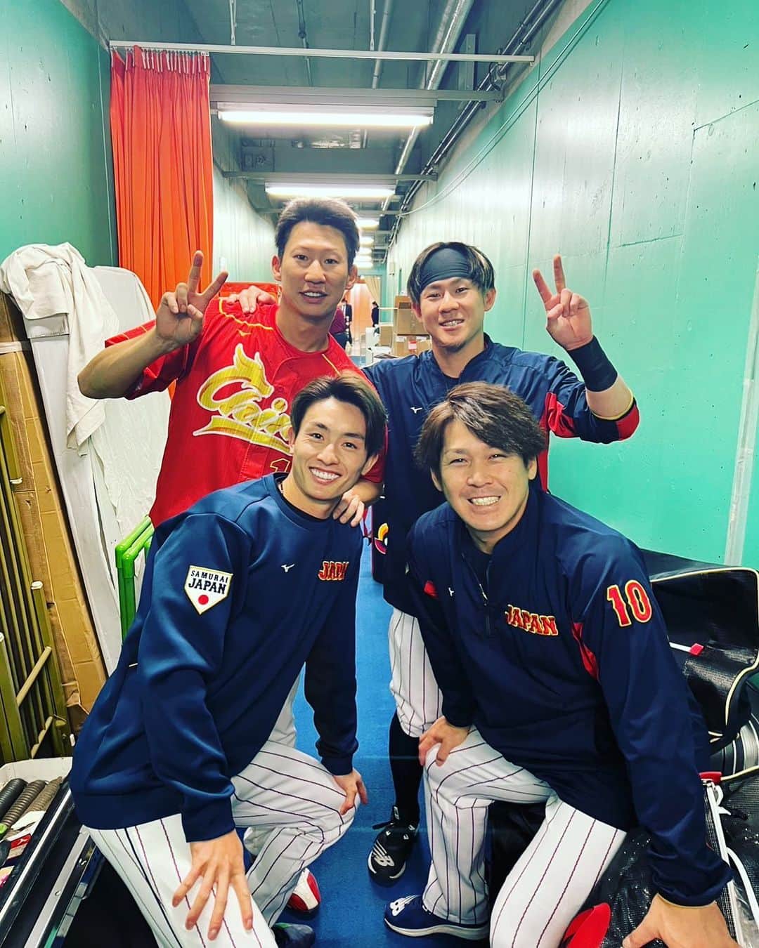 真砂勇介のインスタグラム：「頑張れ！ 侍ジャパン！ 応援してます！  #甲斐拓也　さん #牧原大成　さん #周東佑京 #真砂勇介」