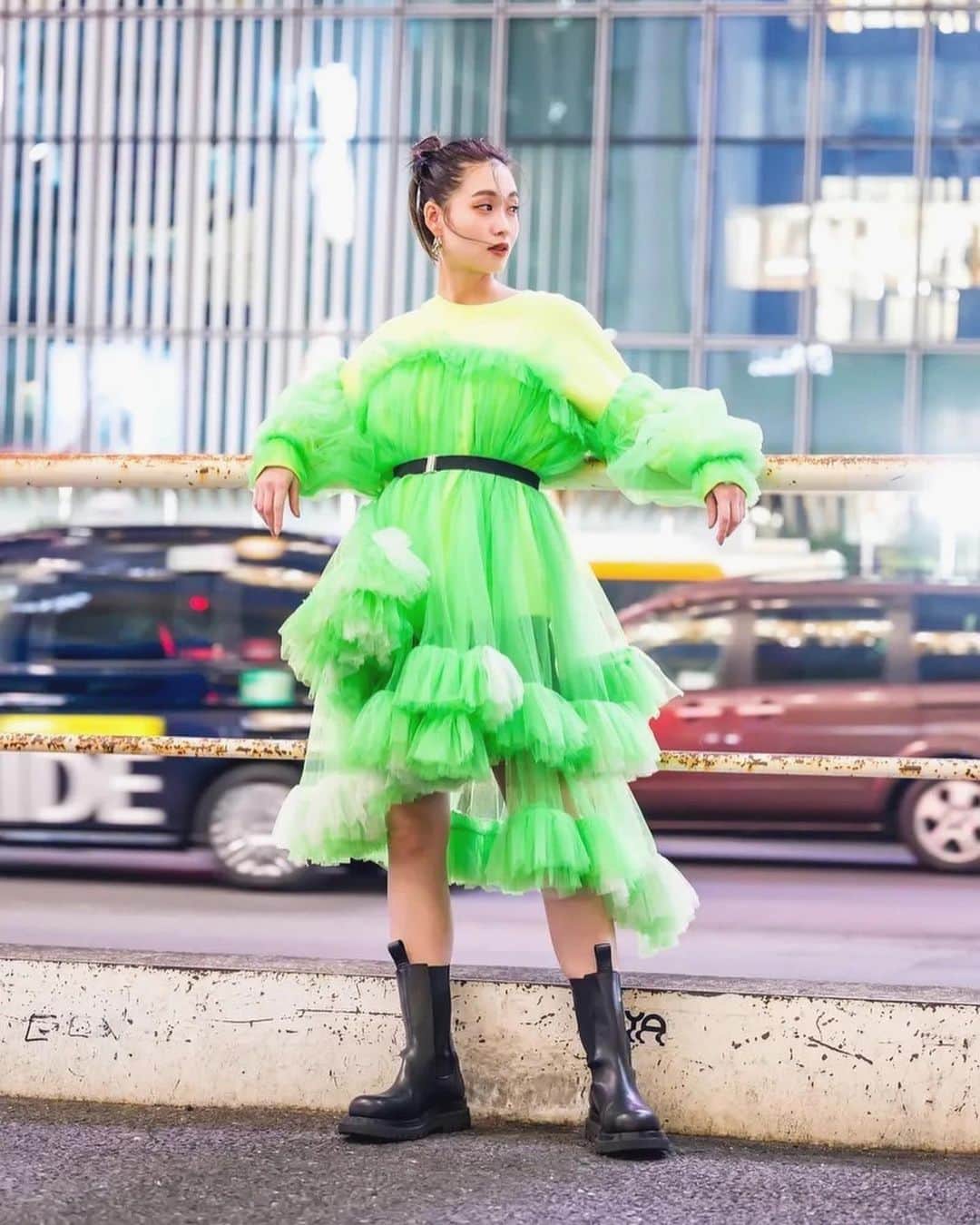 谷川りさこのインスタグラム：「@vivianostudio  のfashion showへ 独特の世界観で刺激を うけました❣️  #viviano #fashionshow  #2023 #vogue  #runway」