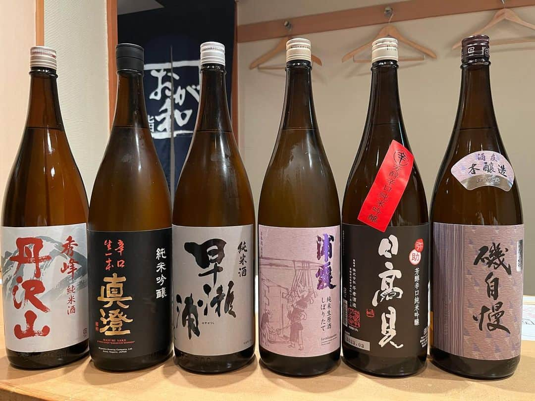 鮨おが和のインスタグラム：「本日入荷の日本酒です。美味しいお酒で美味しいお鮨は、いかがですか？#酒#日本酒#冷酒#燗酒#美味しい#新宿三丁目ディナー#新宿三丁目グルメ#新宿三丁目#新宿三丁目熟成鮨#熟成鮨#熟成鮨おが和#🍣」