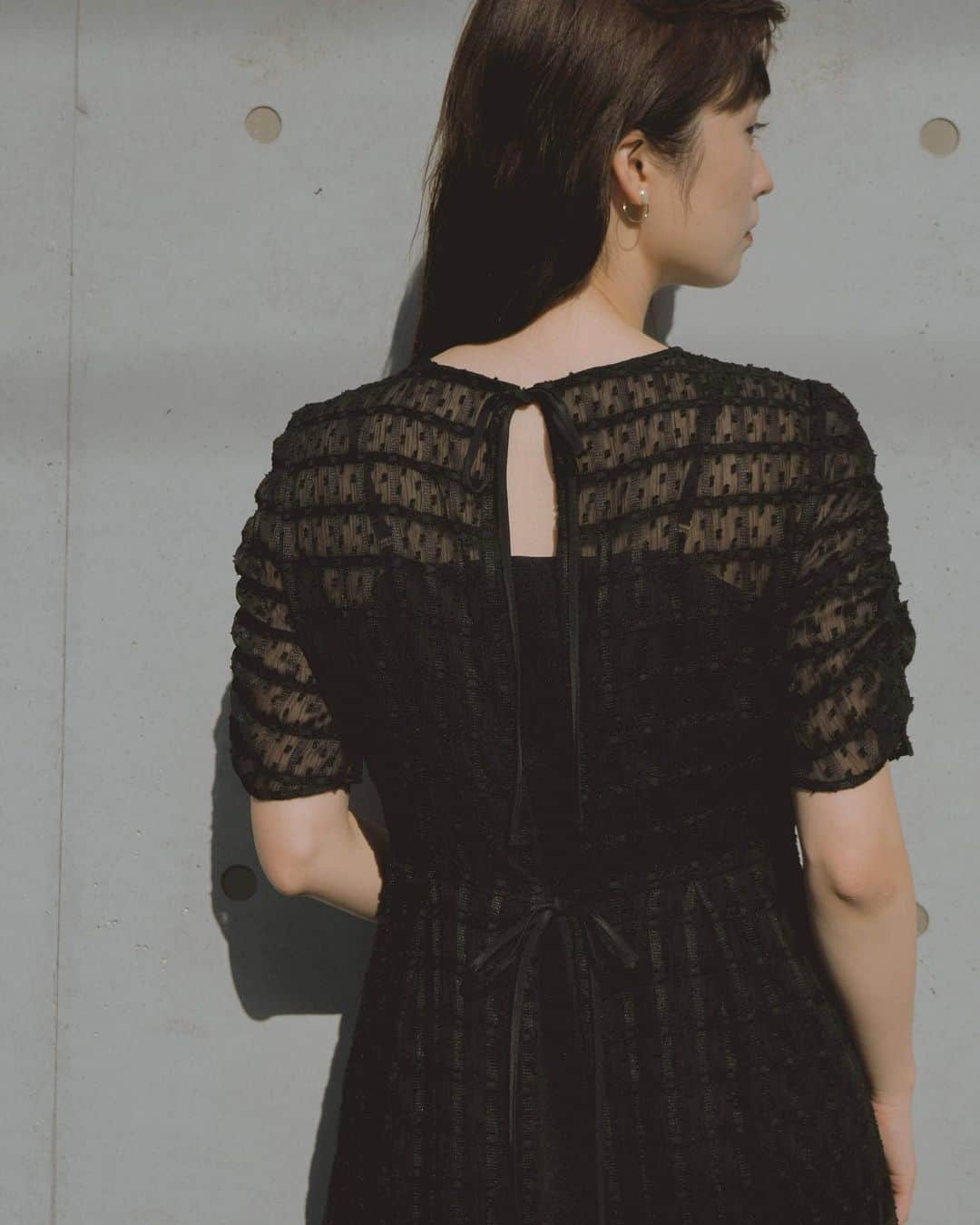 kaene －カエン－さんのインスタグラム写真 - (kaene －カエン－Instagram)「- Recommended Items -  Dotted dobby apron dress / No.100864 color : pink / black size : 34 / 36 / 38  生地に表情のあるドビーシフォンを使用した、kaene定番のエプロンデザインドレス。  軽やかな素材なので、春夏の結婚式などのシーンにオススメの商品です。  #kaene #dress  #結婚式コーデ  #結婚式お呼ばれ」3月16日 18時37分 - kaene_official