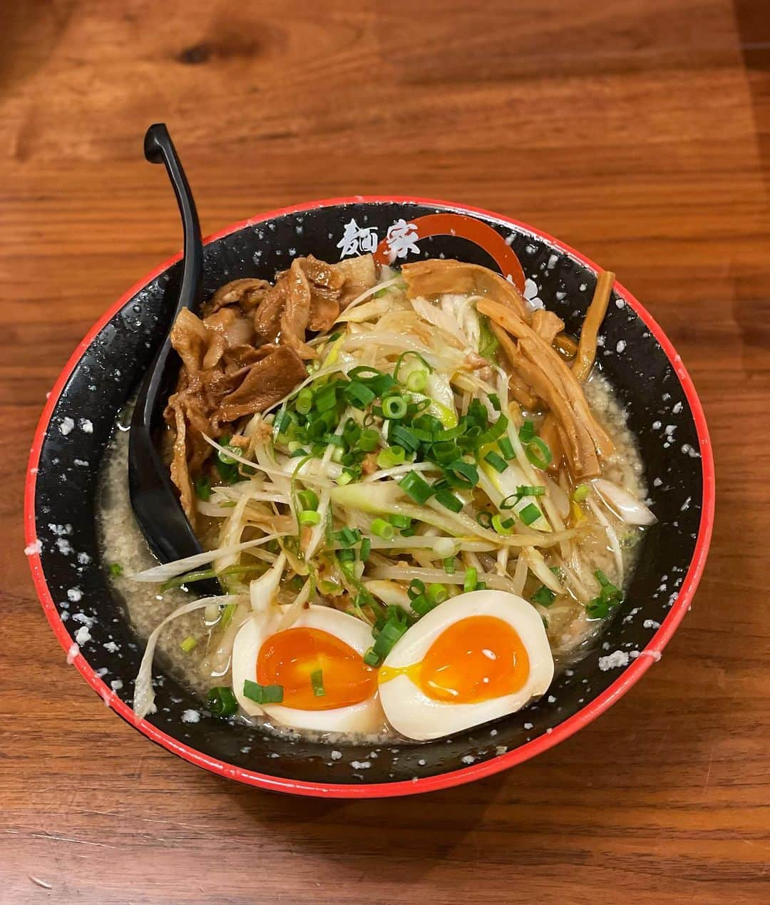 大塚七海さんのインスタグラム写真 - (大塚七海Instagram)「麺家　味勲拉🍜  一度お仕事で行かせていただいた時に大好きになってから、よく通うお店✨  いつもは誠らーめんを頼むのですが、 この日は初めて「背脂ねぎらーめん」を注文しました〜！ 背脂とねぎって合いますね、美味しすぎた😋💓  #味勲拉　さん　#新潟ラーメン #新潟グルメ　#なな麺　#NGT48らーめん部　　#ラーメン #らーめん  #ラー活 #麺活 #麺スタグラム #麺 #ラーメン大好き #ラーメン巡り #ラーメンインスタグラム #ラーメン好きな人と繋がりたい #拉麺 #라면 #ramen #japanesefood #foodstagram #instafood #foodstagram #foodphotography #noodles #noodle」3月16日 19時00分 - otsuka773_ngt48