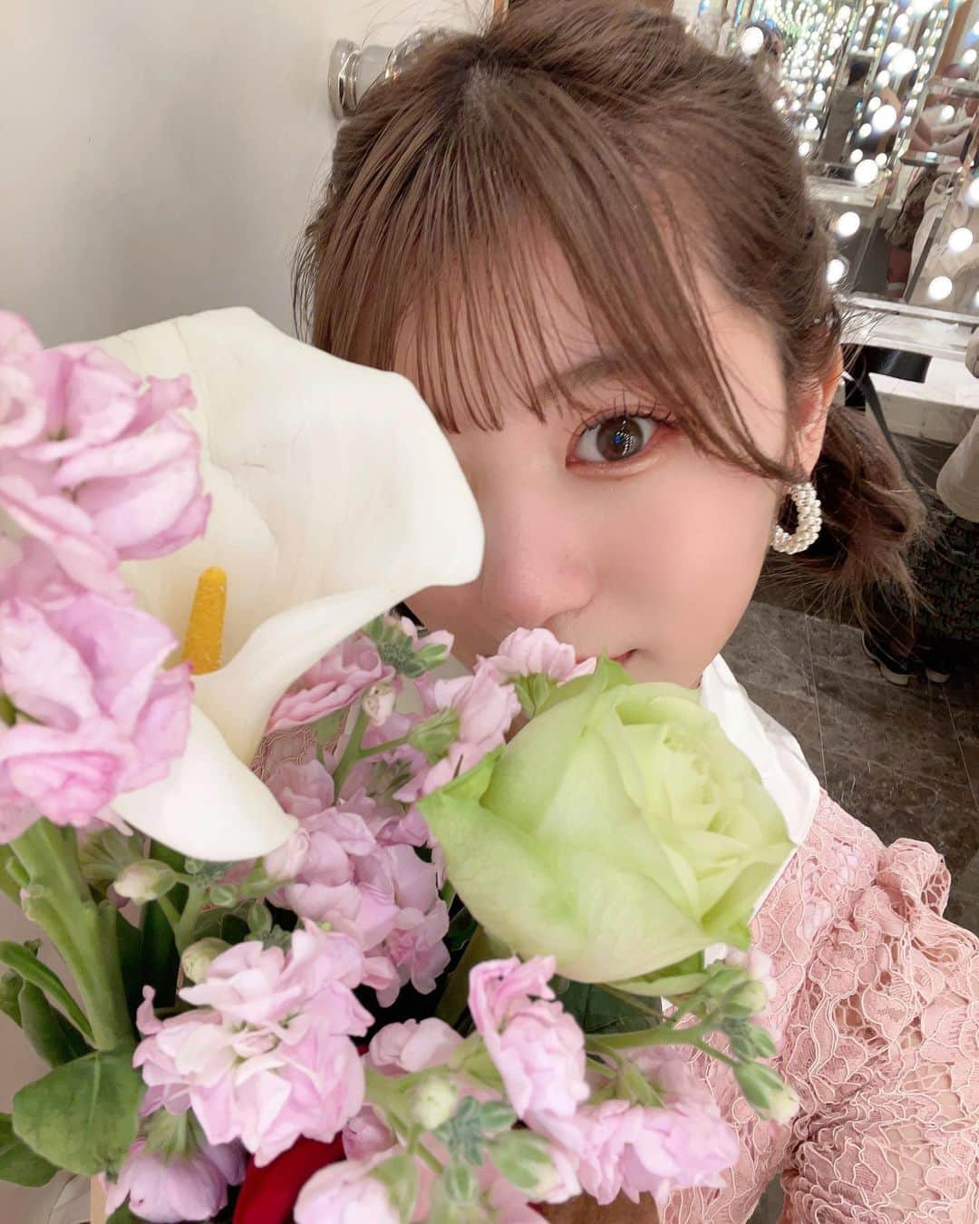 小林紗良のインスタグラム：「💐」