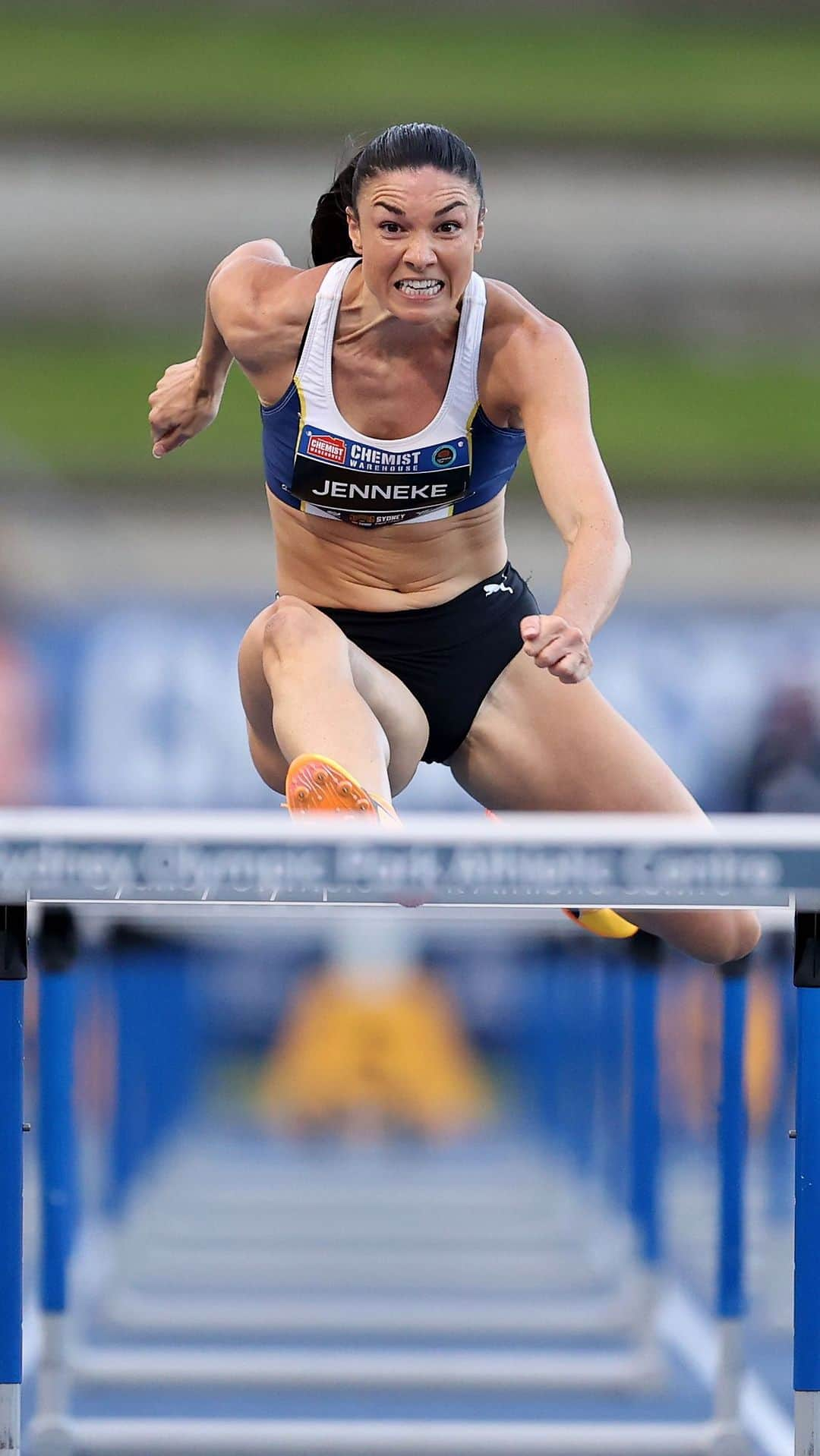 ミシェル・ジェネクのインスタグラム：「@mjenneke93 keeps flying down under 🇦🇺   Another #ContinentalTour win at the Sydney Track Classic.   📹 @athleticsaustralia」