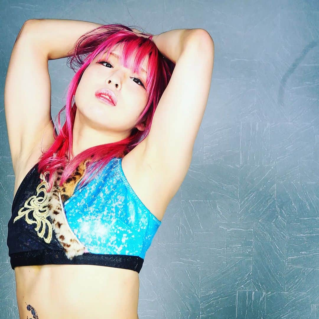 マドレーヌのインスタグラム：「#女子プロレスラー #prowrestler #fitlady #mybodymychoice #pinkhair #colorfulhair #mmafighter #47kg #筋トレ女子 #ピンク髪 #ピンクヘアー #colorfulhair #ちょうどいい身体」