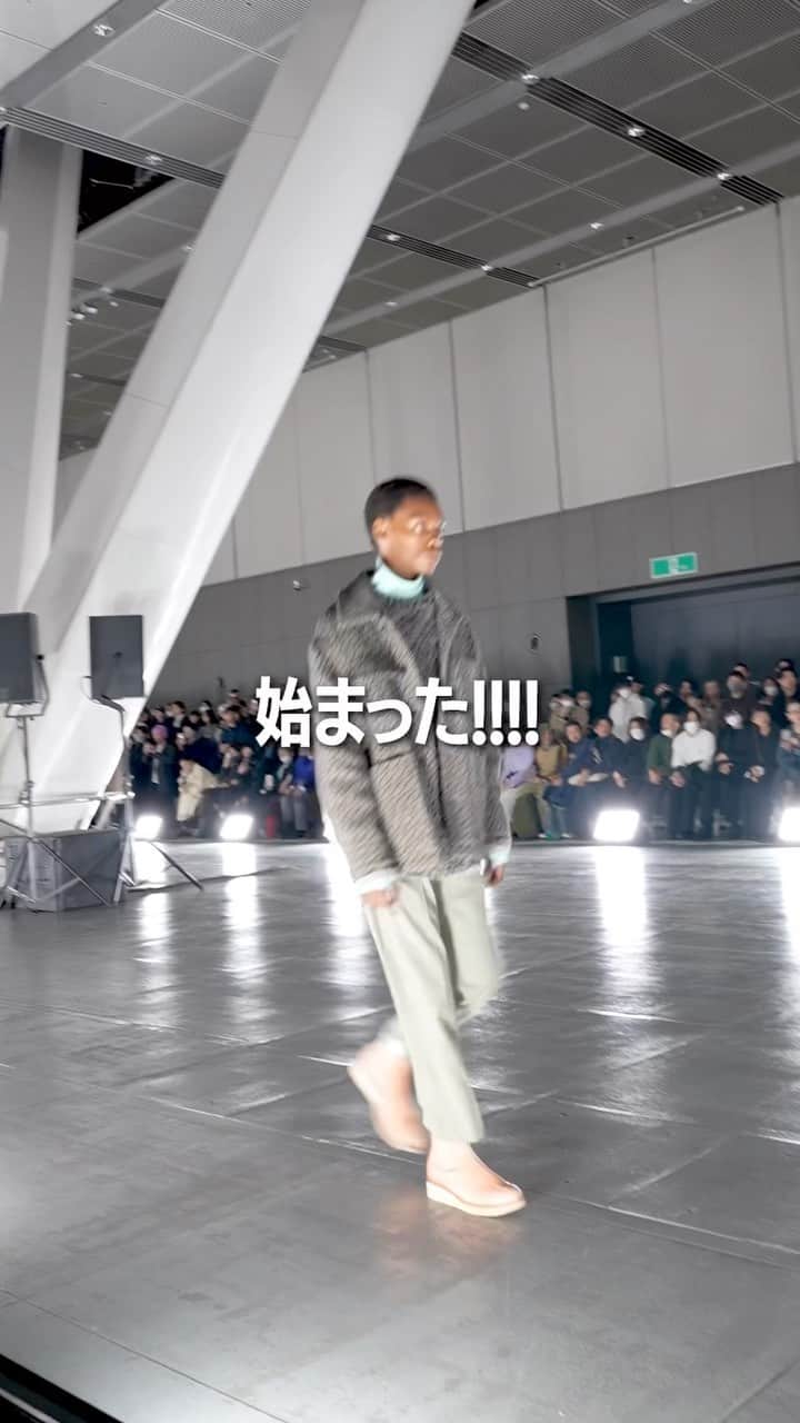 のインスタグラム：「YOKEの2023FWランウェイに行ってきました！もうめちゃくちゃにかっこよかったです！あのMA-1ほしいなー、、、 最後にお友達デザイナーさんも登場です！  YOKE @yoke_tokyo   好井まさお @yoshii1984  カナメクト @kanamect  #好井まさお#カナメクト#Youtube#好井カナメクト#ファッション#YOKE」