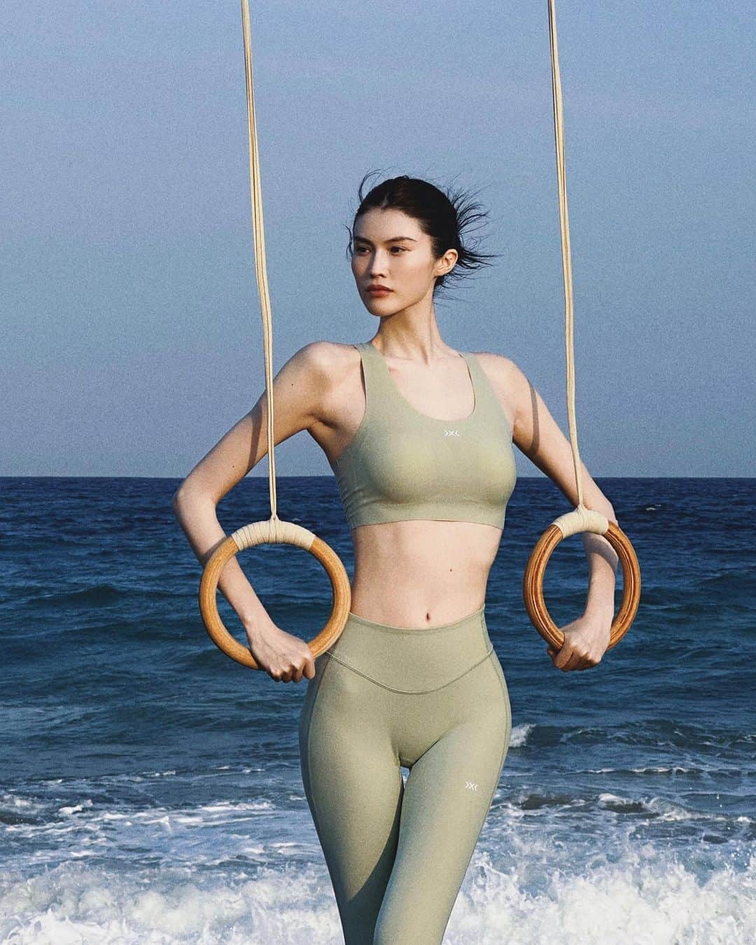 スイ・ヒーのインスタグラム：「Art imitates Nature 🌊」