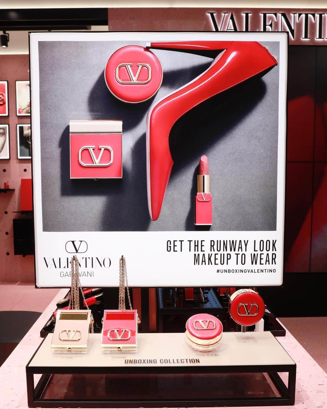 松井愛莉さんのインスタグラム写真 - (松井愛莉Instagram)「Valentino Beauty 1st Anniversary❤️  店内もコスメも可愛くてときめきました✨ 私はベージュを塗ったよ  @valentino.beauty   #ValentinoBeauty」3月16日 19時14分 - airi1226_official