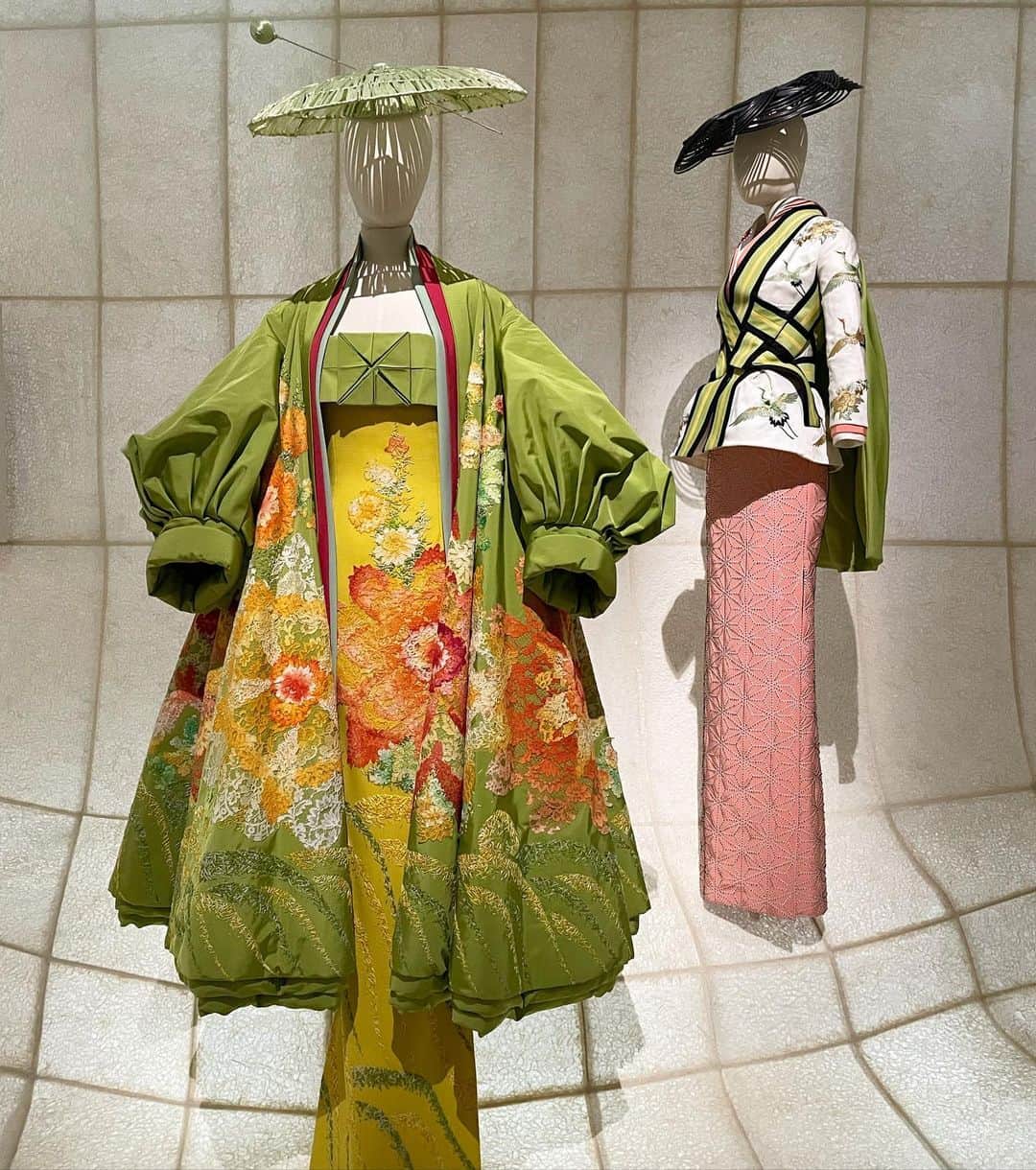 石井リナさんのインスタグラム写真 - (石井リナInstagram)「クリスチャン・ディオール、夢のクチュリエ展の好きだったもの気になったもの。  1,2枚目の桜を取り入れたドレスとそのリファレンスが特に印象的だった🌸」3月16日 19時52分 - rina_ishii_99