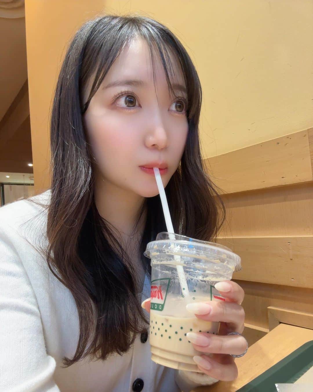 のインスタグラム：「カフェラテ好きっ☕️♡ ° #カフェ #カフェラテ #1人カフェ #自撮り」