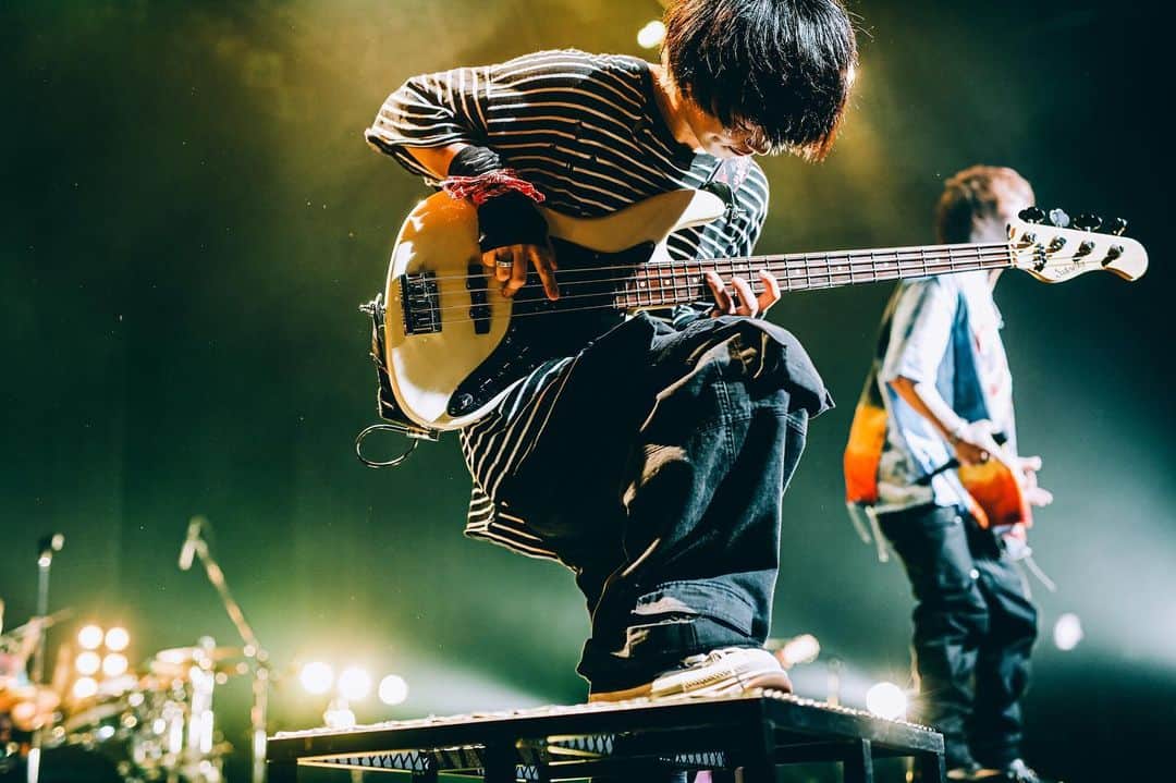 圭吾のインスタグラム：「FCライブファイナル大阪でした！！ 俺も誕生日にライブやりてー🙄笑 そうちゃんおめっと！！！」