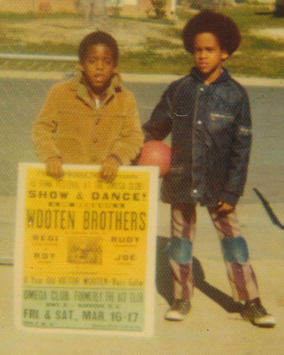 ヴィクター・ウッテンさんのインスタグラム写真 - (ヴィクター・ウッテンInstagram)「Throw back to 1974. Holding a Wooten Brothers poster with my friend and neighbor Tony Owens. @regiwooten @royfuturemanwooten @jwootensoul」3月16日 20時00分 - victorwooten