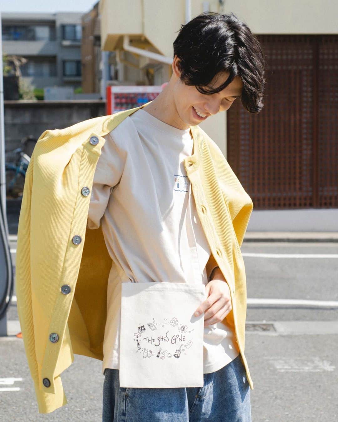 Masakiのインスタグラム：「サコッシュめっちゃお気に入り！ これでお花見行くこと間違いなし🌸 3枚目は謎ショット📸  Photo by @kondohmidori」