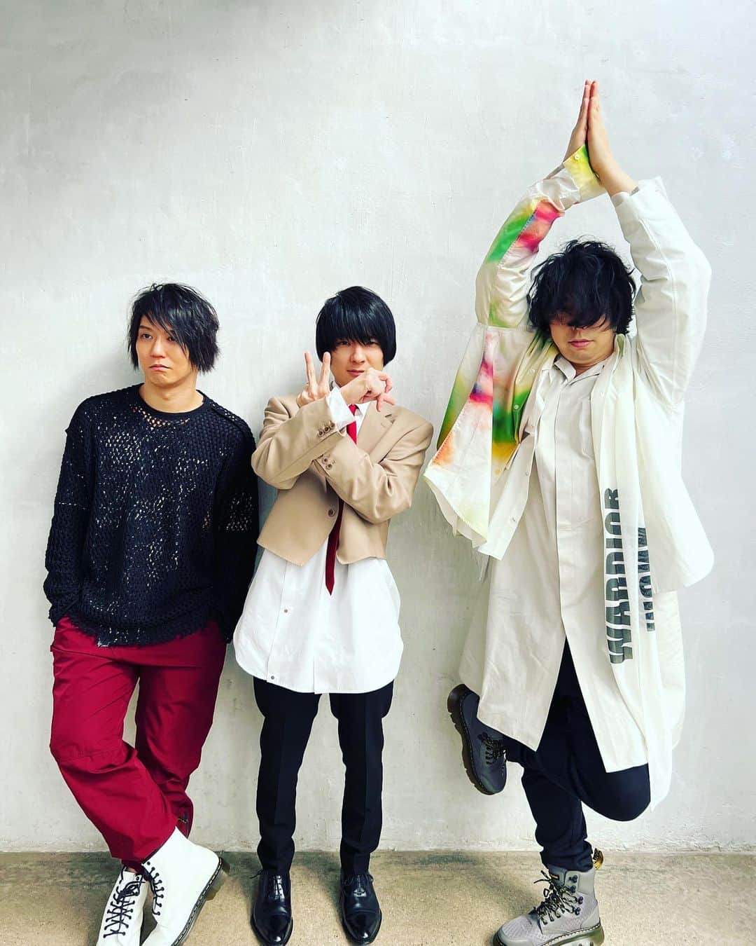 鹿野淳のインスタグラム：「毎月毎月ありがとうございます。今月も新しいMUSICAを発売できました。 今回表紙を飾ってくれたのは、UNISON SQUARE GARDENの3人。インタビューは宏介くんがマスタリング直前、ぶちくんがマスタリング翌日という、AL『Ninth Peel』の完成と同時に行いました。そういう脳内ドキュメンタリーが文字になって小気味よく溢れ出ています。 是非読んでください。」