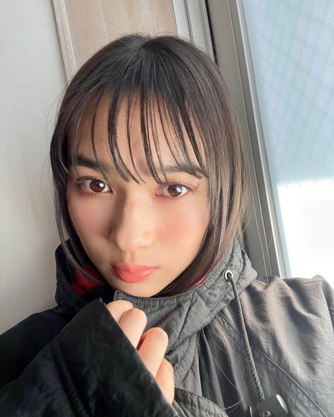 新井舞良のインスタグラム：「元気？😚 告知ばっかりになっちゃってたね💦 私はファスティングして内臓の調子が良い💪🏻 新年度が始まるから、体も心も疲れとってスタートしたいね〜！ 日曜日、嬉しいお知らせがあるので楽しみにしていてください♡」