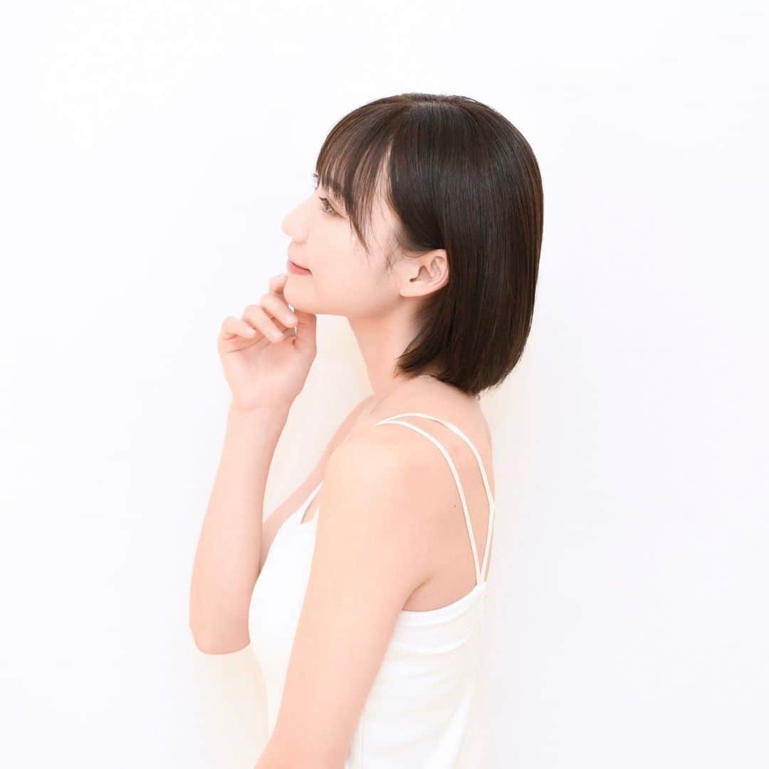 近藤美月のインスタグラム：「💌お知らせ🕊💗 3月20日(月)に、大阪梅田に新しくOPENする 美容クリニック【すずらんクリニック】さんの HPモデルを務めさせていただきました🫧 ⁡ そして💡 そのすずらんクリニックさんでは、 OPEN記念にお得な価格で施術が受けれるみたいです❤️ ⁡ ⁡ 詳細、書いておくね✍️↓ ⁡ ✔︎脱毛したい人 　∟医療ワキ脱毛 ¥100(税込)✨ ⁡ ✔︎シミ・くすみを改善したい人 　∟医療シミ取り ¥5500(税込)✨ ⁡ ✔︎しわやたるみが気になってる人 　∟医療ハイフ ¥24200(税込)✨ ⁡ ⁡ 実は私は既に一度、施術してもらってます♡ ⁡ 低価格で効果の高い治療が安全に受けられることをコンセプトにしたクリニックなので、初めての方にもおすすめだよ👧✨ ちなみに、先生もめっちゃ優しくて何でも相談しやすいですっ🥹（すずらんクリニックさんのTikTokには、先生と私で出演してるから、チェックしてね✔️☺️） ⁡ 大阪梅田駅徒歩約５分 / 北新地駅徒歩約２分✌️ @umeda_suzuran_clinic  ↑チェックしてみてください💗 全部埋まる可能性もあるから、お問合せしてみてね🥰 ⁡ ⁡  #PR #梅田美容クリニック #梅田すずらんクリニック #ウルトラセルQプラス #QスイッチYAGレーザー #大阪美容クリニック #大阪美容院 #関西美容クリニック #関西脱毛 #大阪脱毛サロン #美容クリニック #シミくすみ」