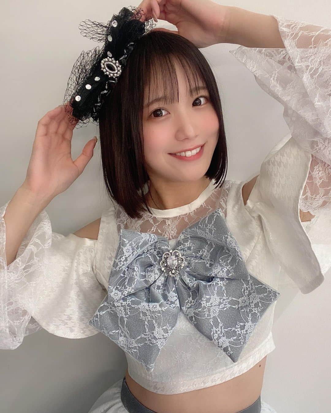 橋本せいなのインスタグラム：「顔にもおなかにもホクロある👶🏻 #アイドル衣装 #衣装 #メイク」