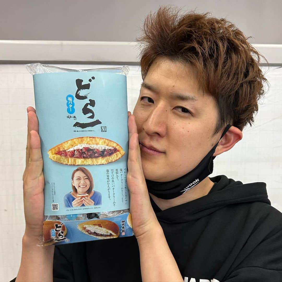 むらせさんのインスタグラム写真 - (むらせInstagram)「みかんさんから、どら一のどら焼き貰った🥧😋 #どら一 #みかん #ハタダ」3月16日 20時37分 - murase_yuichi