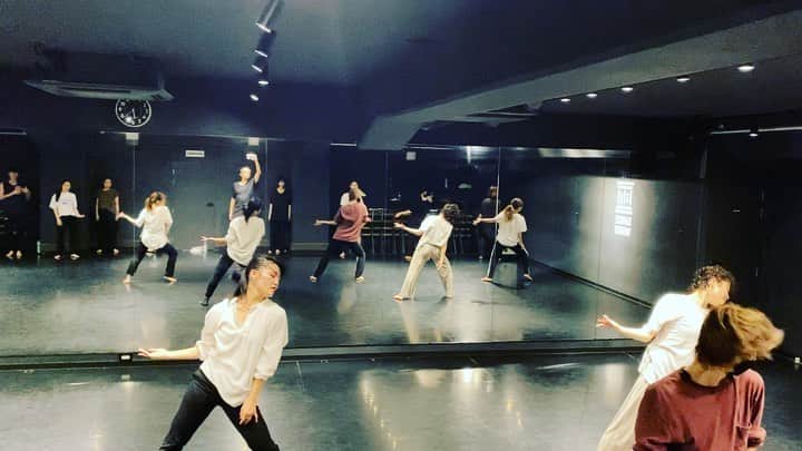 黒須洋壬のインスタグラム：「黒須洋嗣 JAZZ CLASS 2023.Mar.16th.part2  @danceworks_jpn  @xross   #dontyougettired  @abemao_official  #dance  #jazzdance  #tokyo #japan thanks for coming @momoka_suzuki」