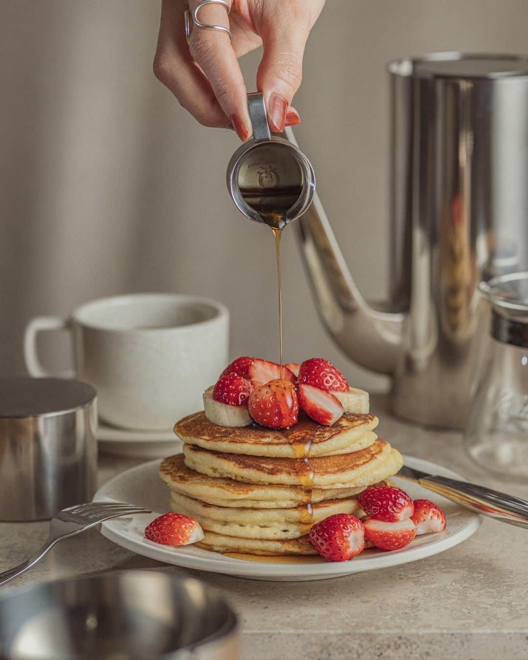 Nanaのインスタグラム：「gf pancakes🥞🍓 いつかのパンケーキ  #vintagestylephotography  #stilllifephotography  #glutenfreefood」