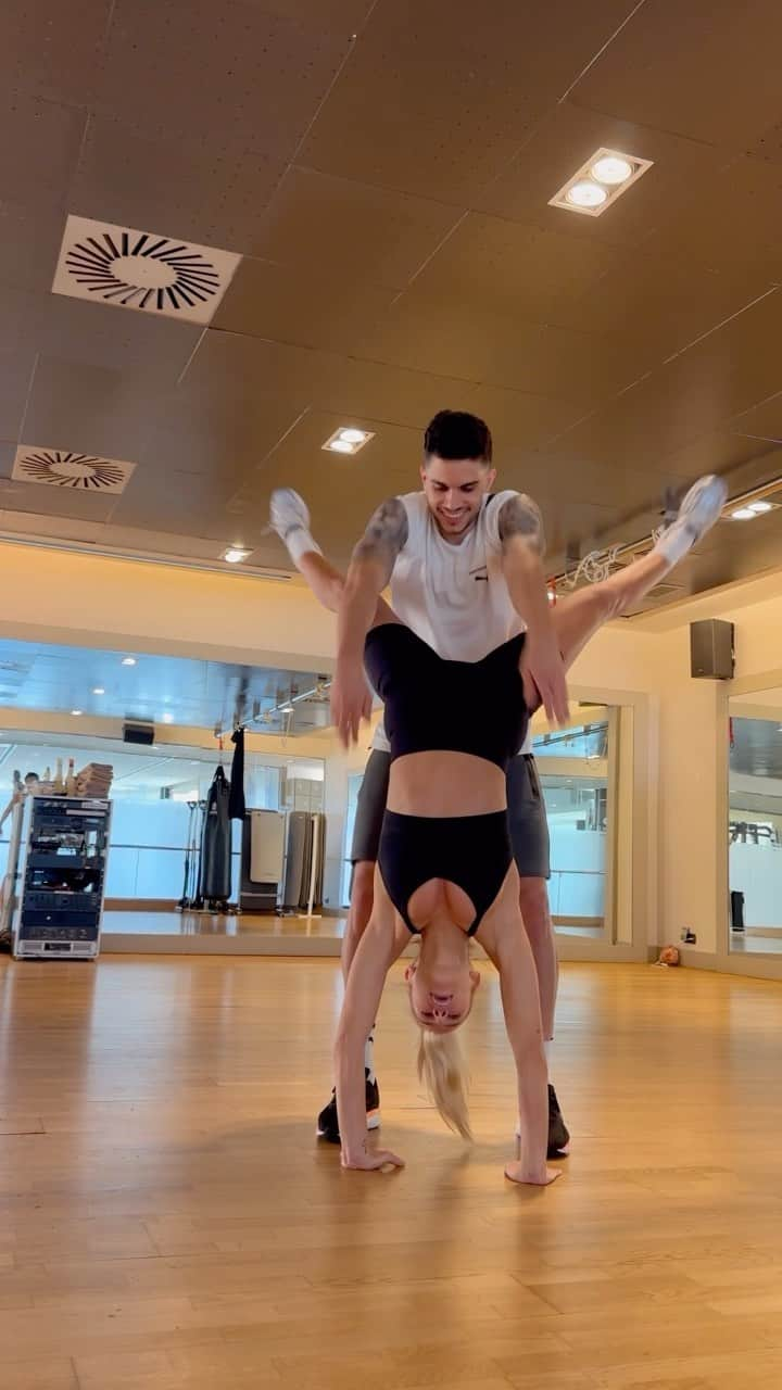 マルク・バルトラのインスタグラム：「Alguien se anima a hacerlo? 🤸🏻‍♂️🤸🔥 😂  #GoiMarcChallange」