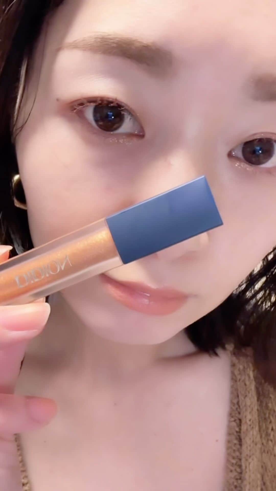 のインスタグラム：「@didion_beauty  シルバー愛用中で新色もGET〜！ キラキラかわいすぎる❤️‍🔥 最近買ったマスカラの色もいい感じでお気に入り🥰 　　　　 　　　　 　　　　 #didion #コスメ #メイク #メイク動画」