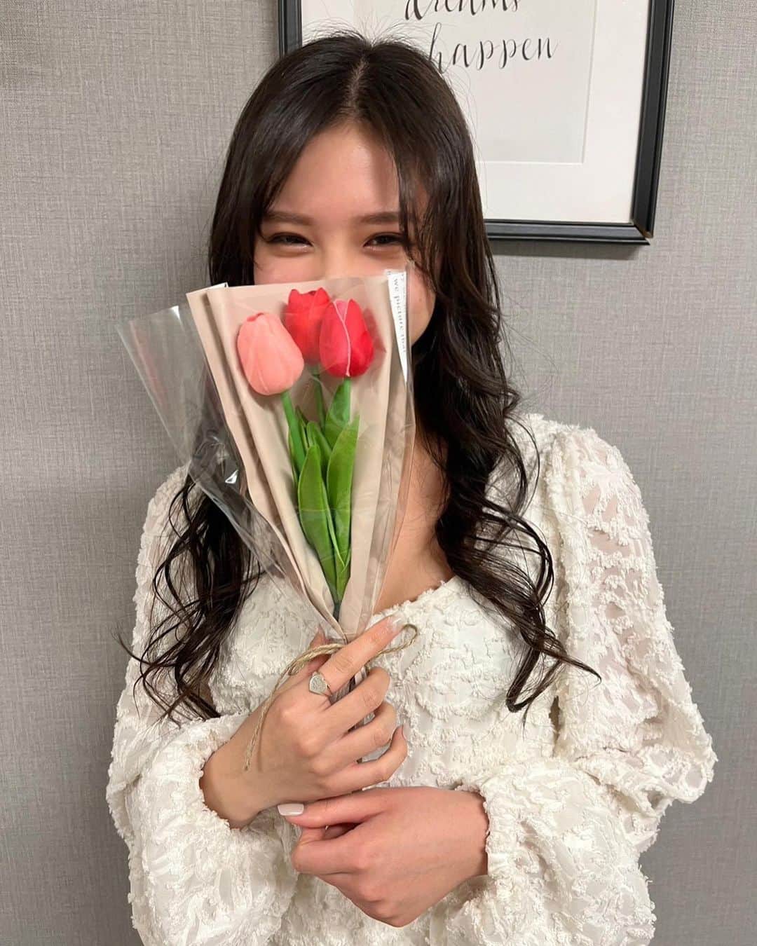 増田小春のインスタグラム：「お花好きですっ💐💐 すぐ忘れちゃうんだけど、花言葉を調べるのも好きっ！ みんなはどんなお花が好き？ ・ ・ ・ #こはる #花 #チューリップ」