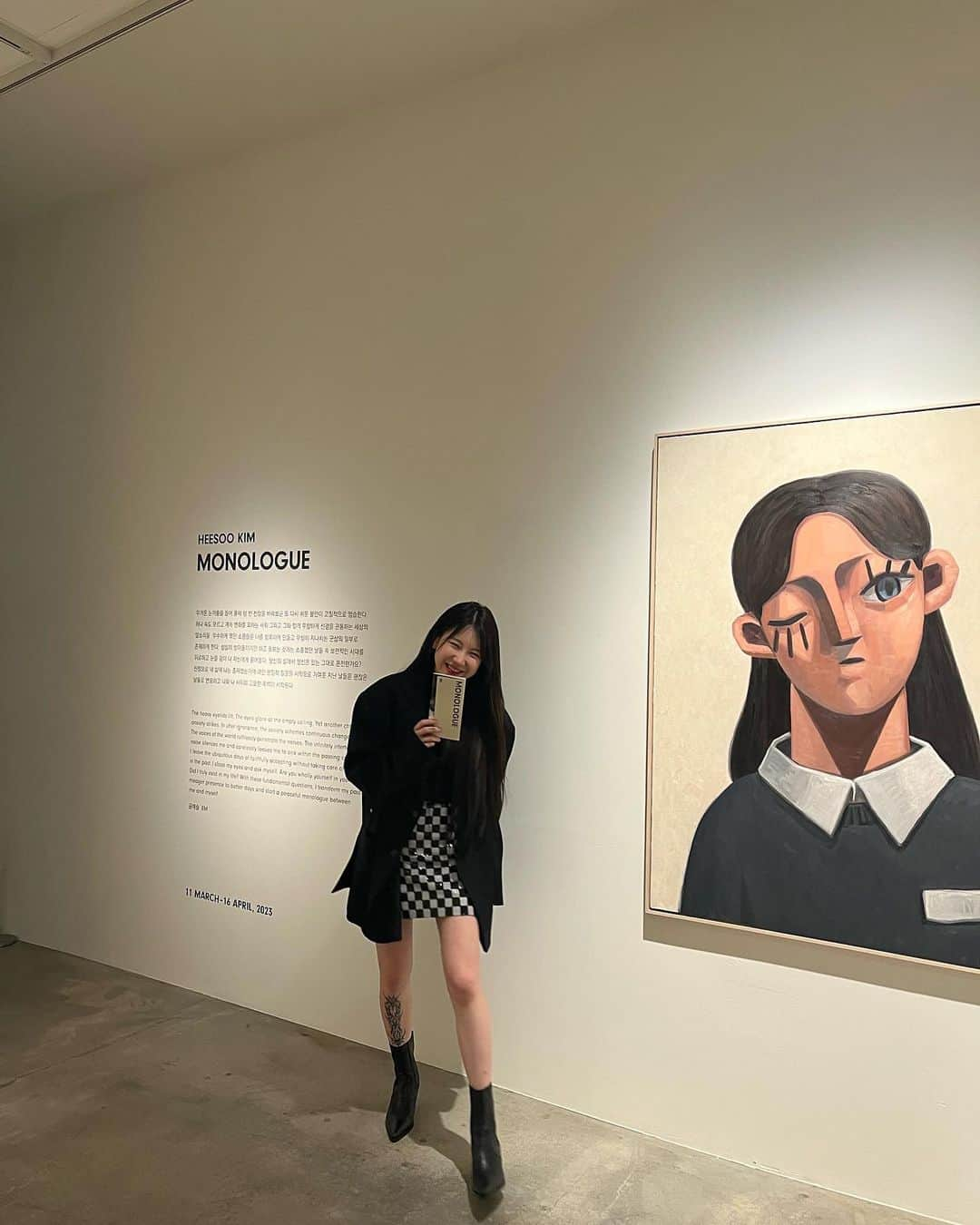 イェリンさんのインスタグラム写真 - (イェリンInstagram)「All these questions for better vision. Amazing exhibition 🤍  #kimheesoo」3月16日 21時22分 - yerin_the_genuine