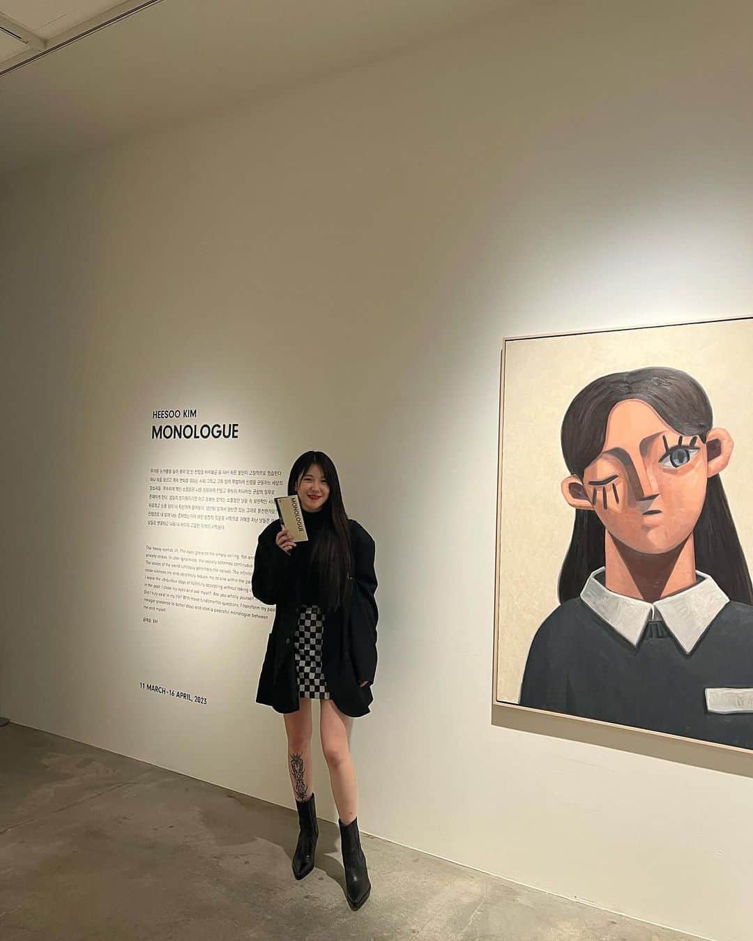 イェリンさんのインスタグラム写真 - (イェリンInstagram)「All these questions for better vision. Amazing exhibition 🤍  #kimheesoo」3月16日 21時22分 - yerin_the_genuine